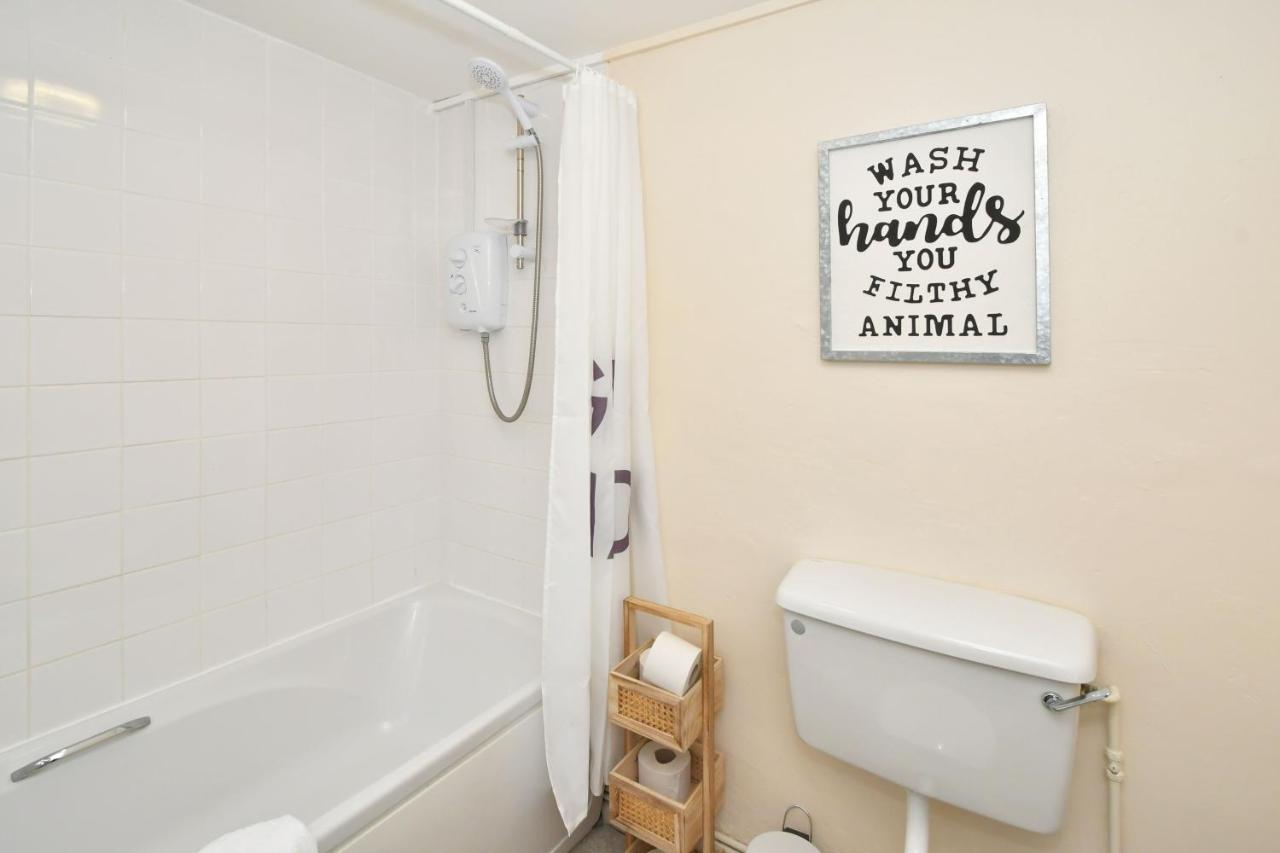 The Yellow Door By Avenew Management Serviced Stoke-on-Trent
