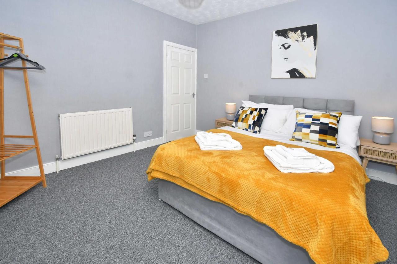 The Yellow Door By Avenew Management Serviced *