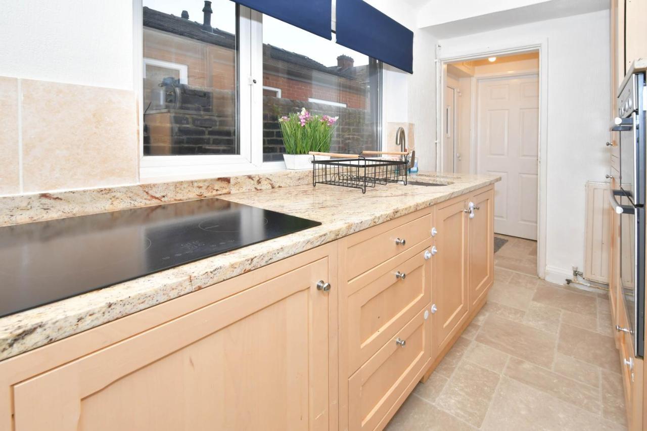 The Yellow Door By Avenew Management Serviced Apartment Stoke-on-Trent
