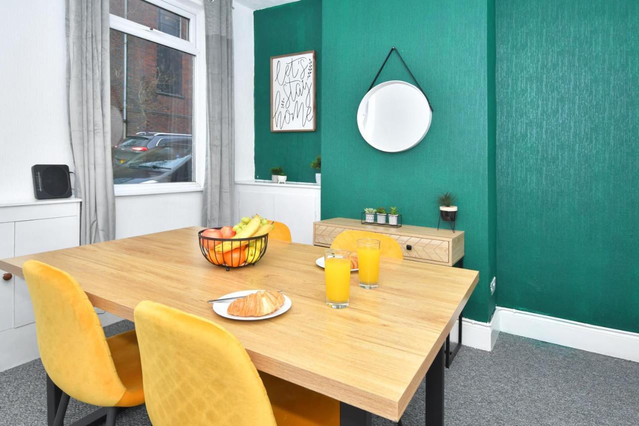 The Yellow Door By Avenew Management Serviced Apartment Stoke-on-Trent